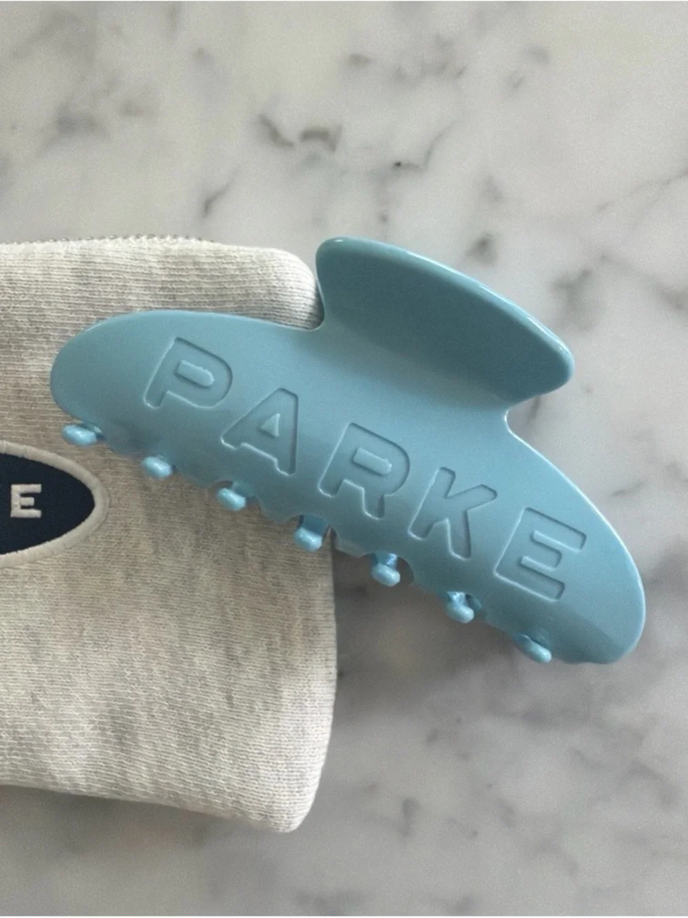 NEW PARKE Claw Clip and Zipper Pouch in Frosting